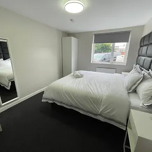 Apartahotel Mays - 102 Mill Street, Free Parking, 2 Minute Walk To Baltic Market And Centre - Sleep 1-10 Guests, Liverpool