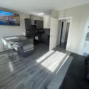 Hosted By Ryan - 1 Bedroom Liverpool