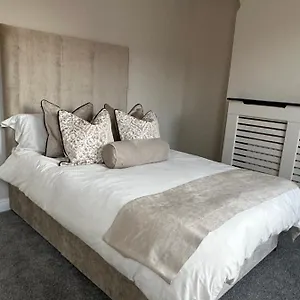 3 Bedroom House On Beatles Famous Road Liverpool